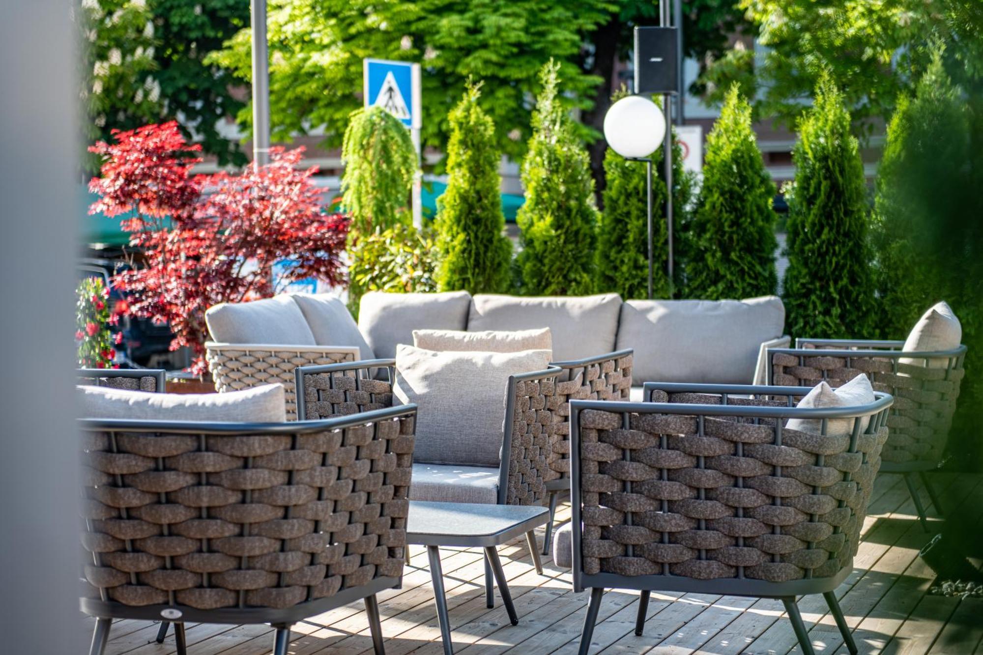 Hotel Post Alpine Cityflair Brunico Bagian luar foto